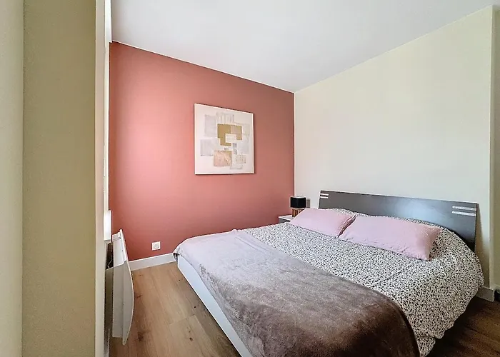 Flat Apartment *